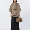 Kasjmier cape met sjaaldetail, tawny bronsbruin Kasjmier cape met sjaaldetail, tawny bronsbruin
