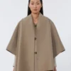 Kasjmier cape met sjaaldetail, tawny bronsbruin Kasjmier cape met sjaaldetail, tawny bronsbruin
