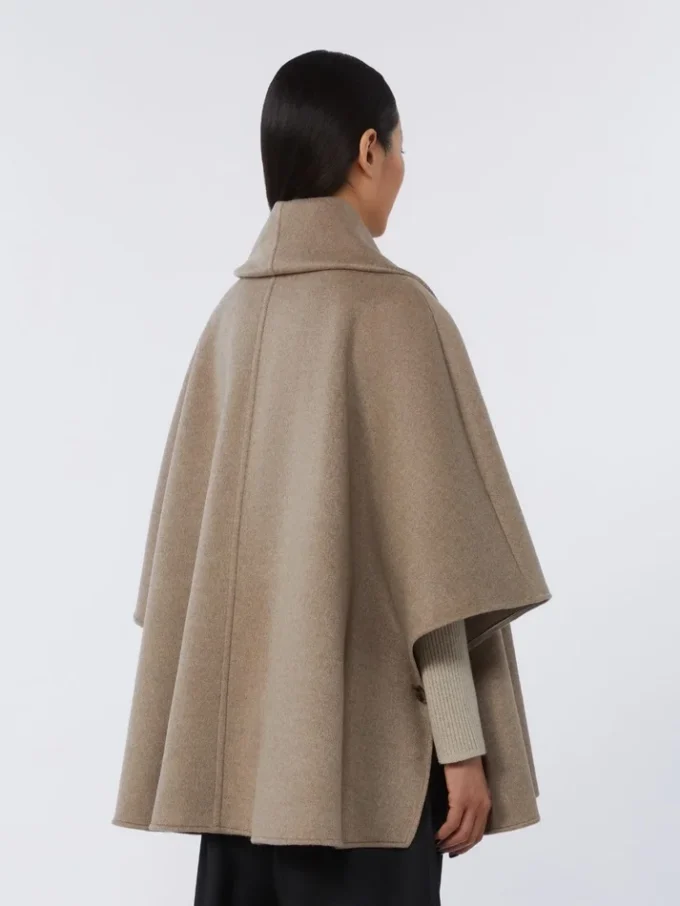 Kasjmier cape met sjaaldetail, tawny bronsbruin Kasjmier cape met sjaaldetail, tawny bronsbruin