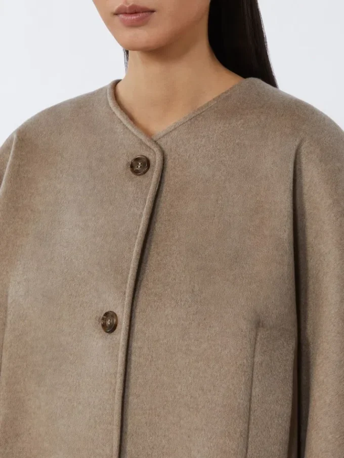 Kasjmier cape met sjaaldetail, tawny bronsbruin Kasjmier cape met sjaaldetail, tawny bronsbruin