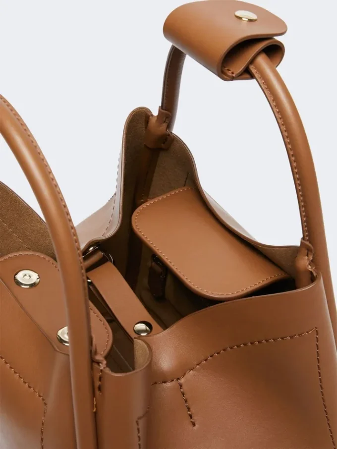 Kleine leren tas in marineblauw, bruin-brons Kleine leren tas in marineblauw, bruin-brons
