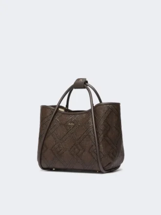 Kleine marine tas in mandvlechtwerk met ruitpatroon, donkerbruin
