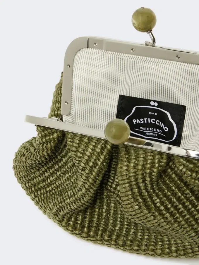 Kleine pasticcino-tas met raffia-effect, saliegroen Kleine pasticcino-tas met raffia-effect, saliegroen