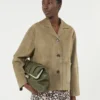 Kort suède jasje, modderkleur Kort suède jasje, modderkleur