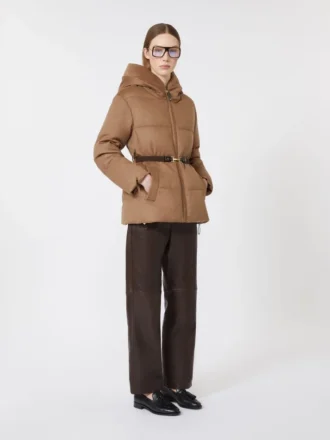 Kort waterafstotend canvas en camel donsjack, camel
