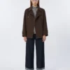 Korte jas van Pure Wool met dubbele rij knopen, chocoladebruin Korte jas van Pure Wool met dubbele rij knopen, chocoladebruin