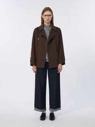 Korte jas van Pure Wool met dubbele rij knopen, chocoladebruin Korte jas van Pure Wool met dubbele rij knopen, chocoladebruin