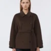 Korte jas van Pure Wool met dubbele rij knopen, chocoladebruin Korte jas van Pure Wool met dubbele rij knopen, chocoladebruin
