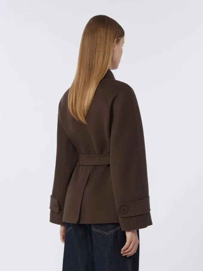 Korte jas van Pure Wool met dubbele rij knopen, chocoladebruin Korte jas van Pure Wool met dubbele rij knopen, chocoladebruin