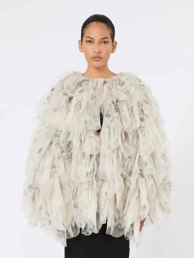 Korte overjas met bloemblaadjes van bedrukte organza, parelgrijs Korte overjas met bloemblaadjes van bedrukte organza, parelgrijs