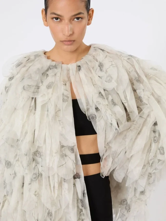Korte overjas met bloemblaadjes van bedrukte organza, parelgrijs Korte overjas met bloemblaadjes van bedrukte organza, parelgrijs