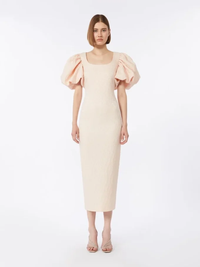 Lange jacquard cloque-jurk, poederkleurig Lange jacquard cloque-jurk, poederkleurig