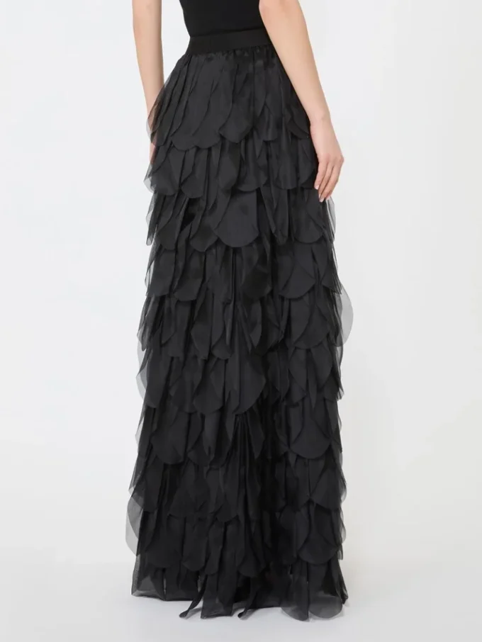 Lange rok met bloemblaadjes van zijden organza, zwart Lange rok met bloemblaadjes van zijden organza, zwart