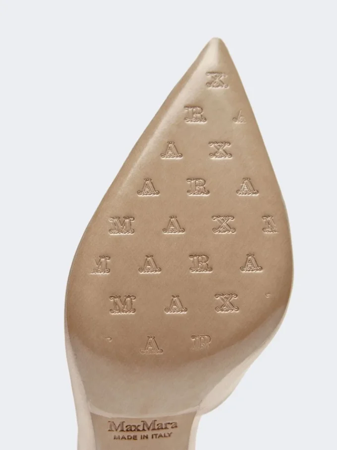 Met kristallen versierde satijnen pumps, kleur nude Met kristallen versierde satijnen pumps, kleur nude