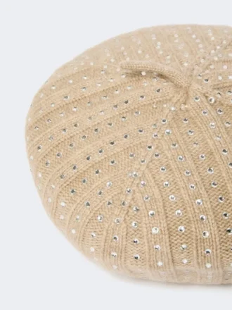Met strass versierde kasjmier baret, zandkleur Met strass versierde kasjmier baret, zandkleur