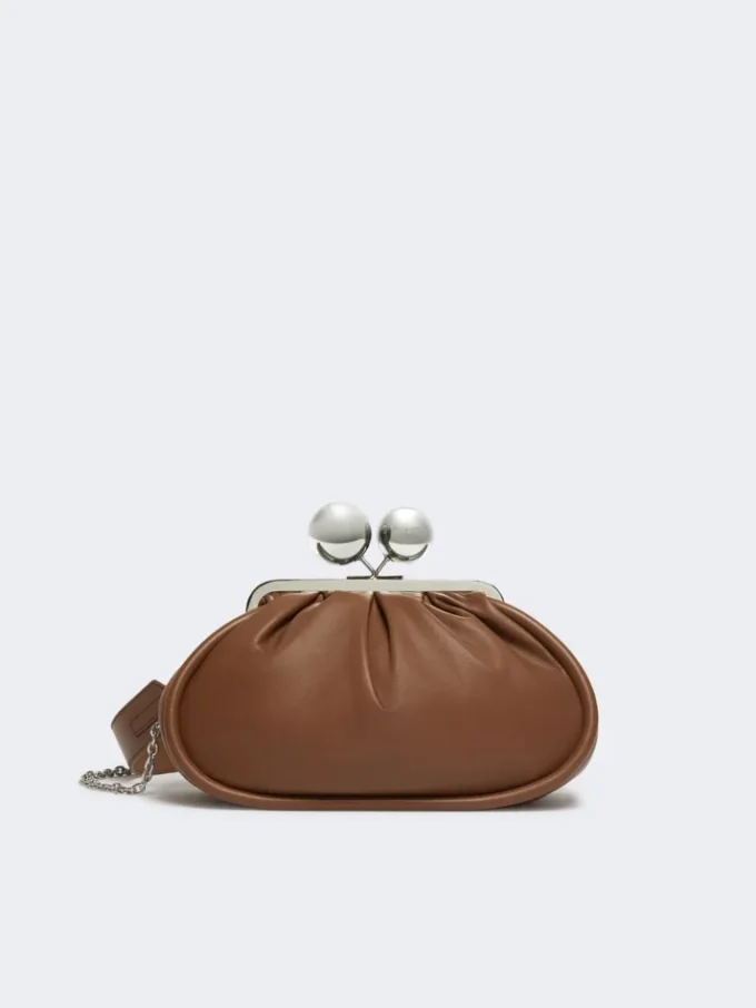 Middelgrote Pasticcino-tas van glanzend nappaleer, tabakskleur