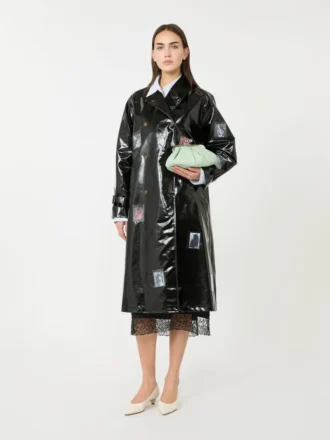 Midi-trenchcoat van gabardine met vinyl-effect, zwart