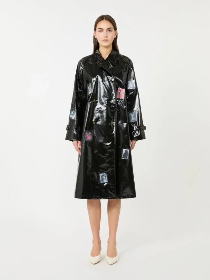 Midi-trenchcoat van gabardine met vinyl-effect, zwart Midi-trenchcoat van gabardine met vinyl-effect, zwart