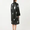 Midi-trenchcoat van gabardine met vinyl-effect, zwart Midi-trenchcoat van gabardine met vinyl-effect, zwart