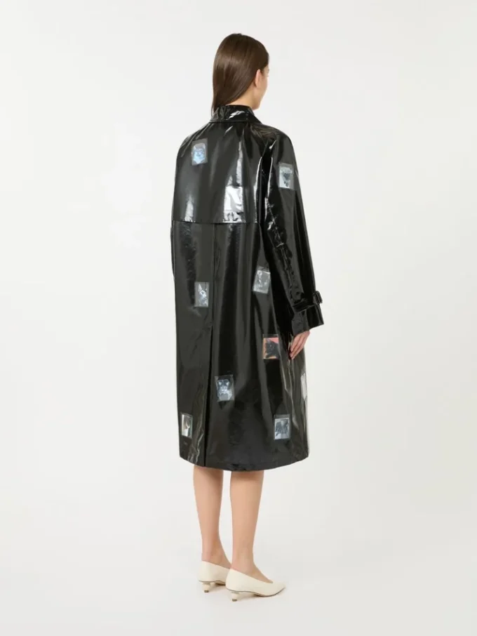 Midi-trenchcoat van gabardine met vinyl-effect, zwart Midi-trenchcoat van gabardine met vinyl-effect, zwart