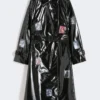 Midi-trenchcoat van gabardine met vinyl-effect, zwart Midi-trenchcoat van gabardine met vinyl-effect, zwart