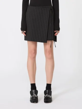 Minirok van gabardine met krijtstreep, zwart