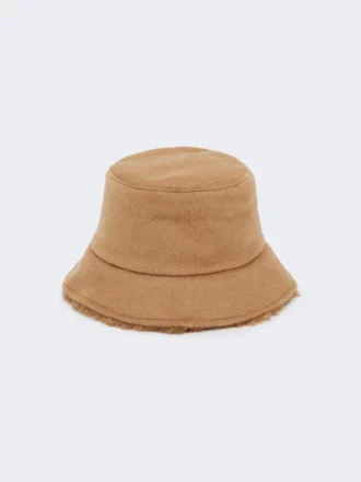 Omkeerbare clochehoed van camelkleurige stof en teddy, camel Omkeerbare clochehoed van camelkleurige stof en teddy, camel