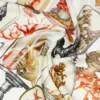 Oversized sjaal van bedrukte zijden twill, beige