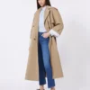 Soepelvallende trenchcoat van katoen en nylon, hazelnootbruin Soepelvallende trenchcoat van katoen en nylon, hazelnootbruin