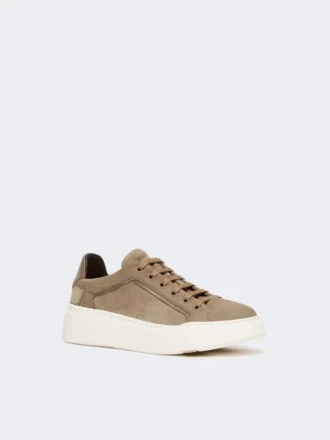 Suède sneakers, mud