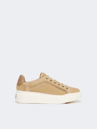 Suède sneakers, zandkleur