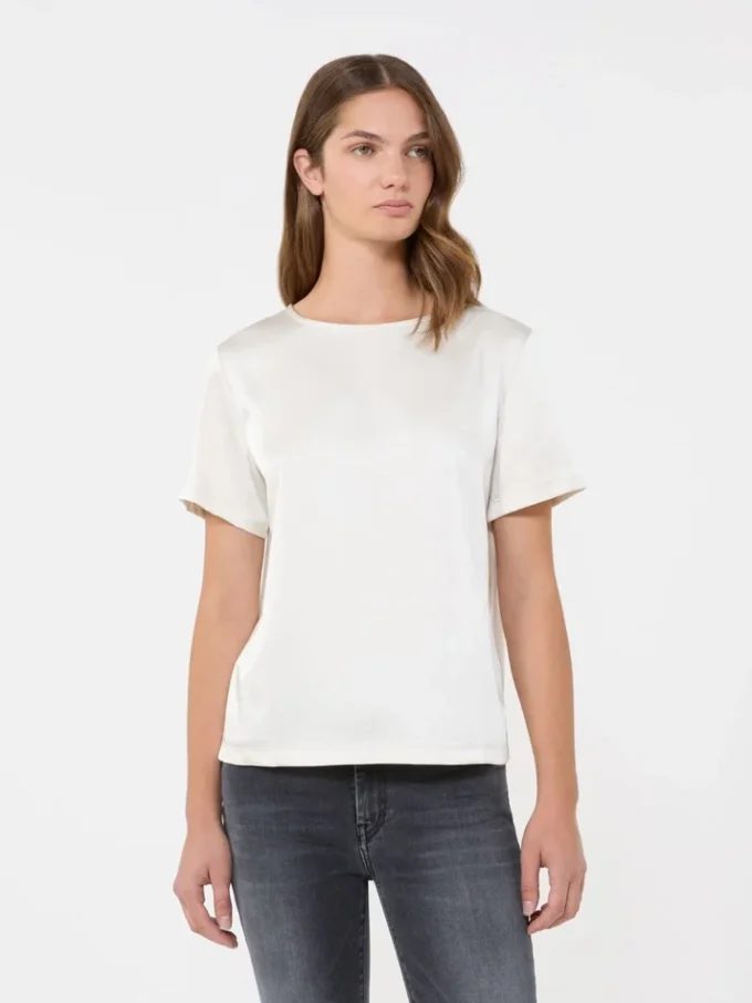 T-shirt van satijn en jersey, ecru T-shirt van satijn en jersey, ecru