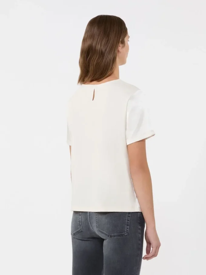 T-shirt van satijn en jersey, ecru T-shirt van satijn en jersey, ecru