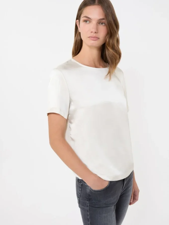 T-shirt van satijn en jersey, ecru T-shirt van satijn en jersey, ecru