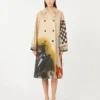 Trenchcoat van waterafstotende gabardine met patroon, in de stijl van leer Trenchcoat van waterafstotende gabardine met patroon, in de stijl van leer