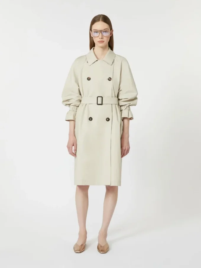 Trenchcoat van waterafstotende twill met dubbele rij knopen, naturel Trenchcoat van waterafstotende twill met dubbele rij knopen, naturel