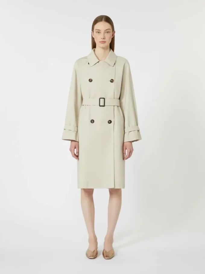 Trenchcoat van waterafstotende twill met dubbele rij knopen, naturel Trenchcoat van waterafstotende twill met dubbele rij knopen, naturel