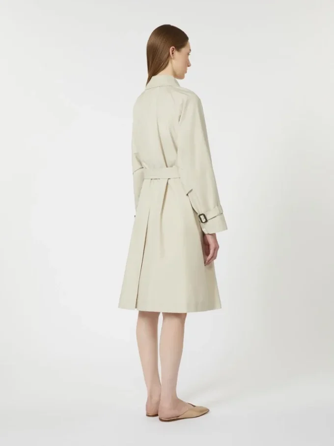Trenchcoat van waterafstotende twill met dubbele rij knopen, naturel Trenchcoat van waterafstotende twill met dubbele rij knopen, naturel