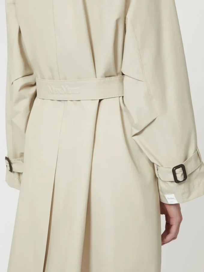 Trenchcoat van waterafstotende twill met dubbele rij knopen, naturel Trenchcoat van waterafstotende twill met dubbele rij knopen, naturel