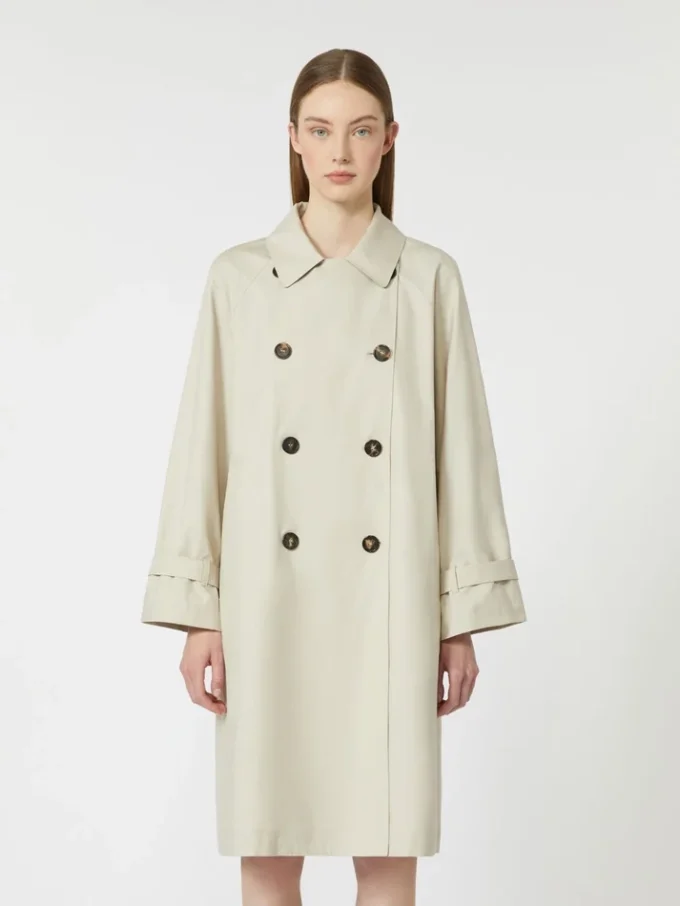 Trenchcoat van waterafstotende twill met dubbele rij knopen, naturel Trenchcoat van waterafstotende twill met dubbele rij knopen, naturel