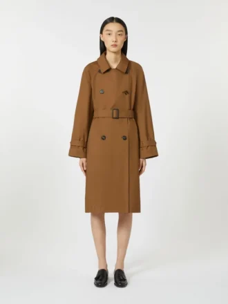 Trenchcoat van waterafstotende twill met dubbele rij knopen, tabakskleur