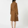 Trenchcoat van waterafstotende twill met dubbele rij knopen, tabakskleur Trenchcoat van waterafstotende twill met dubbele rij knopen, tabakskleur