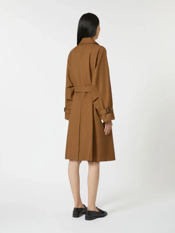 Trenchcoat van waterafstotende twill met dubbele rij knopen, tabakskleur Trenchcoat van waterafstotende twill met dubbele rij knopen, tabakskleur