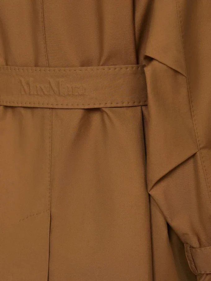 Trenchcoat van waterafstotende twill met dubbele rij knopen, tabakskleur Trenchcoat van waterafstotende twill met dubbele rij knopen, tabakskleur