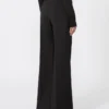 Uitlopende broek van stretchwol, zwart Uitlopende broek van stretchwol, zwart