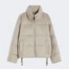 Waterafstotend canvas en camelkleurig donsjack, zandkleurig Waterafstotend canvas en camelkleurig donsjack, zandkleurig