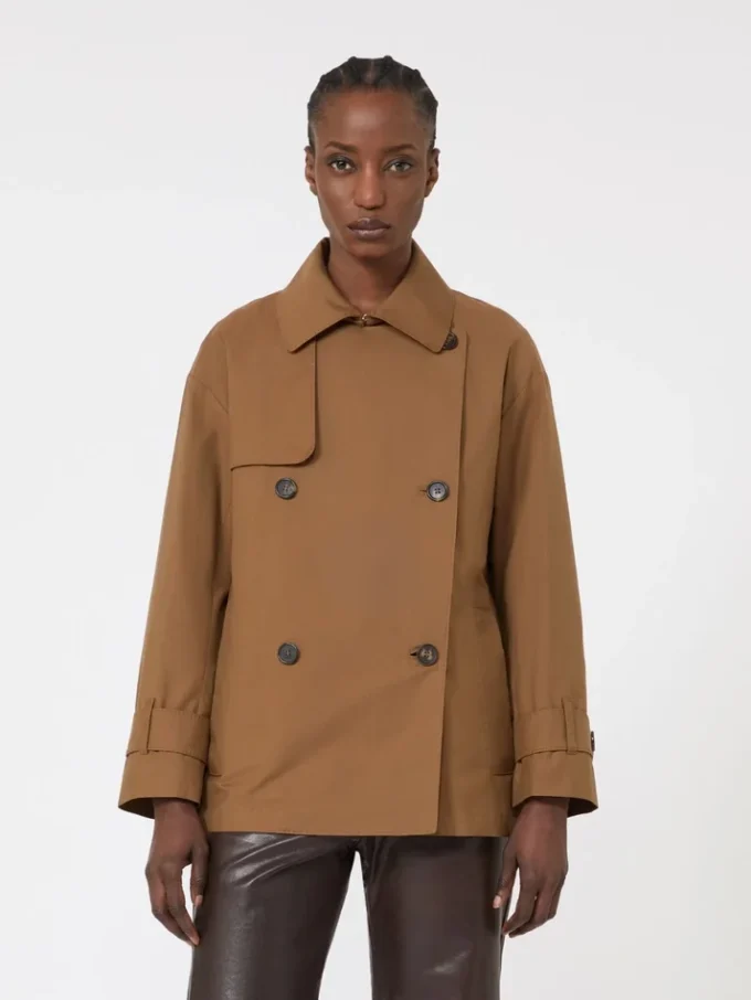 Waterafstotende katoenen trenchcoat met dubbele rij knopen, tabakskleur Waterafstotende katoenen trenchcoat met dubbele rij knopen, tabakskleur