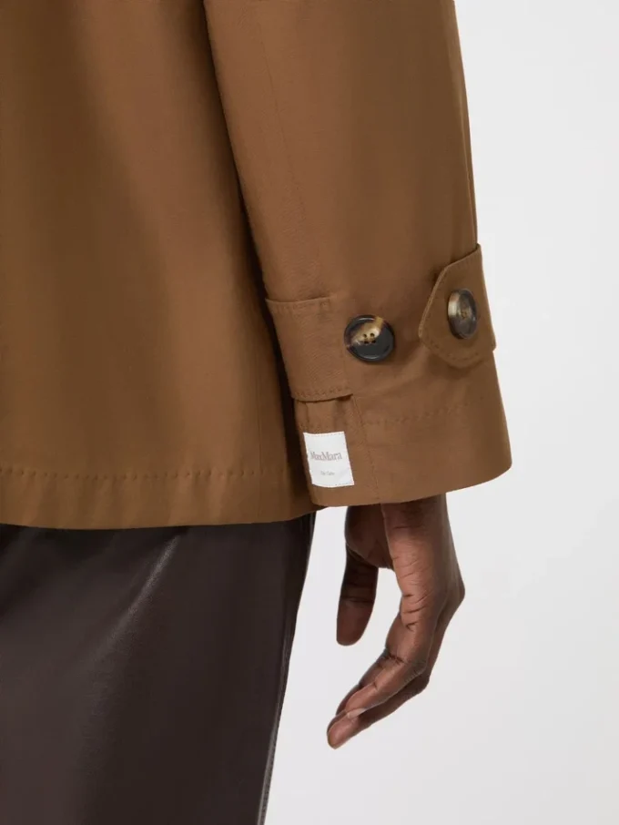Waterafstotende katoenen trenchcoat met dubbele rij knopen, tabakskleur Waterafstotende katoenen trenchcoat met dubbele rij knopen, tabakskleur