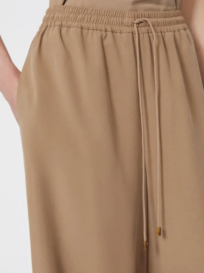 Wijdvallende broek van gewassen zijde, hazelnootbruin Wijdvallende broek van gewassen zijde, hazelnootbruin