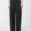 Wijdvallende broek van katoensatijn, marineblauw Wijdvallende broek van katoensatijn, marineblauw